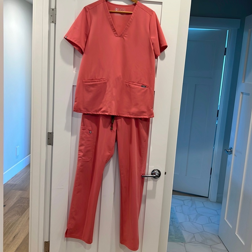 Figs Hot Coral Set (Retired Color) Casma Top Size Large-Kade Pant Size Medium